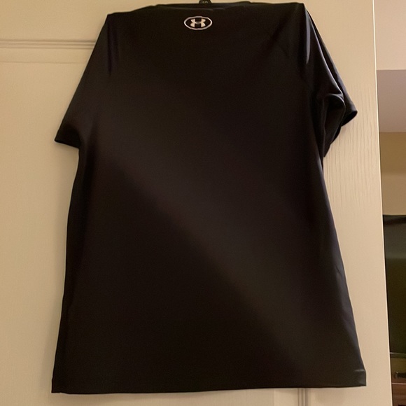 Black under armor boy’s tee - Picture 3 of 3